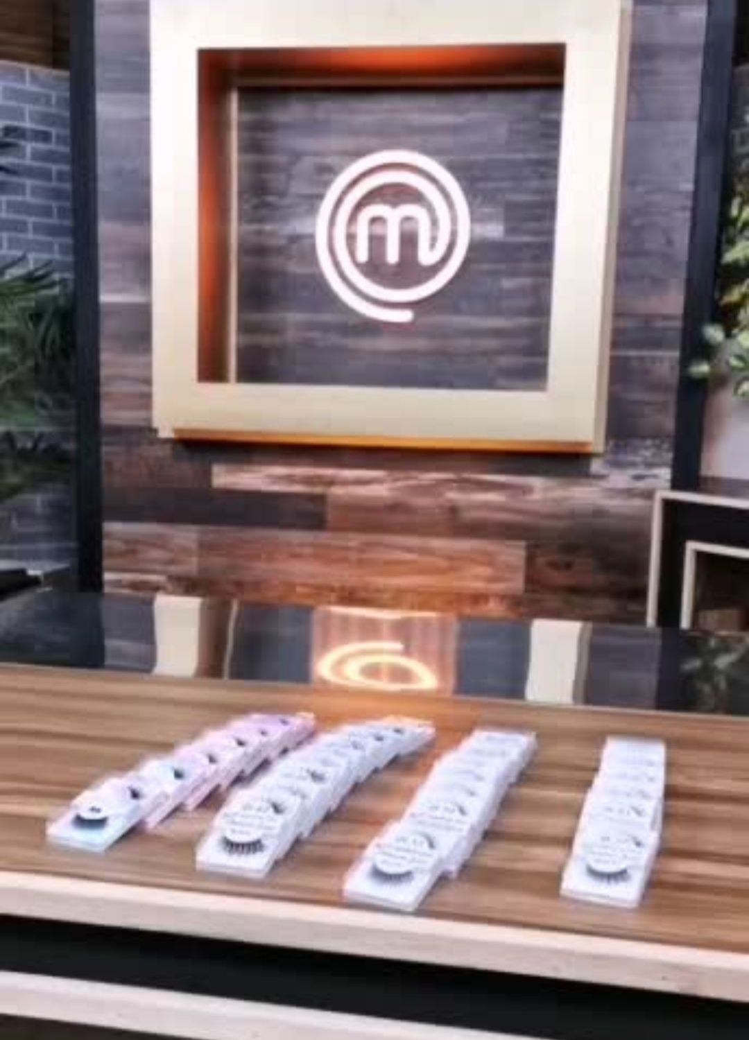 Televisión y Medios — Moon Line 4
